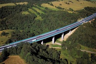 Ceny dálničních známek pro rok 2027? Už je skoro jasno a jsou to dobré zprávy - Garáž.cz